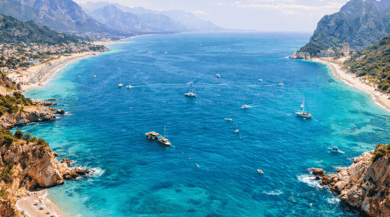 Antalya Plajları: Turkuaz Sular, Altın Kumsallar ve Eşsiz Koylar